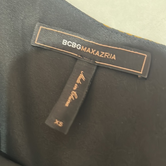 BCBG MAXAZRIA BLACK SPIDER WEB SUNBURST ONE SHOULDER BELTED SILK DRESS IN XS - Picture 7 of 9